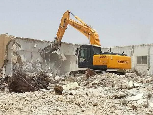 تنظيف موقع الهدم